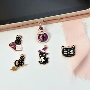 Black Cat Dust Plug kindle Charm, USB-C & Lightning Port Charm, Cute Cat Enamel Charms, Kindle Accessory, Bookish Cat Charm For Girls
