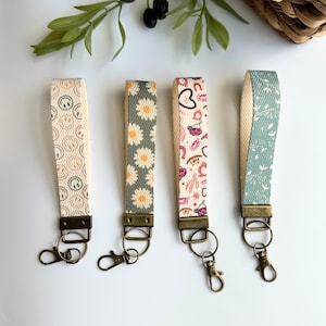 Llavero con cordón para la muñeca, llavero de muñeca personalizado, llavero con cordón para llaves de auto, lindo llavero bohemio, llavero con cara sonriente a cuadros