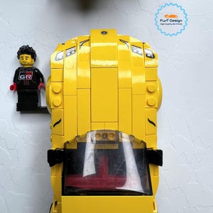 FurfDesign Wandhalterung für Speed Champions Brick Cars und Figuren; Das Original (8-Bolzen breit; 2020-Jetzt) Bild 12