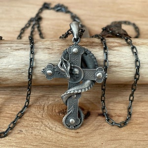 Kruzifix-Halskette, eleganter religiöser Kreuzschmuck, christlicher Glaube-Anhänger, christliches Symbol-Geschenk, spirituelles Geschenk, keltischer Kreuz-Anhänger