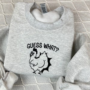 Besticktes Guess What Huhn Butt Sweatshirt: Lustiger sarkastischer Rundhalsausschnitt