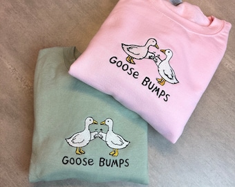Bluza z haftem „Gęsia skórka”: unisex, z okrągłym dekoltem w zwierzęcy wzór