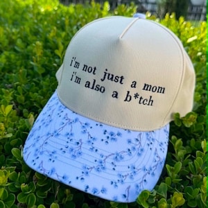 No es solo una gorra de camionero para mamás: gorra divertida con visera floral azul y hilo personalizado