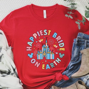 Camisa de novia más feliz en la tierra, camisa de novia de Disney, camisa de despedida de soltera de Disney, camisa a juego de parejas de Disney, camisa de colores cómodos