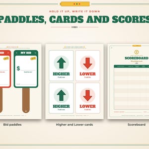 K&ouml;nnte beinhalten: Ein Spielset mit roten und gr&uuml;nen Biet-Paddeln mit Dollarzeichen, vier Karten mit der Aufschrift Higher und Lower mit Richtungspfeilen sowie einem Punkteblatt. Der Text PADDLES, CARDS AND SCORES steht oben auf der cremefarbenen Seite.