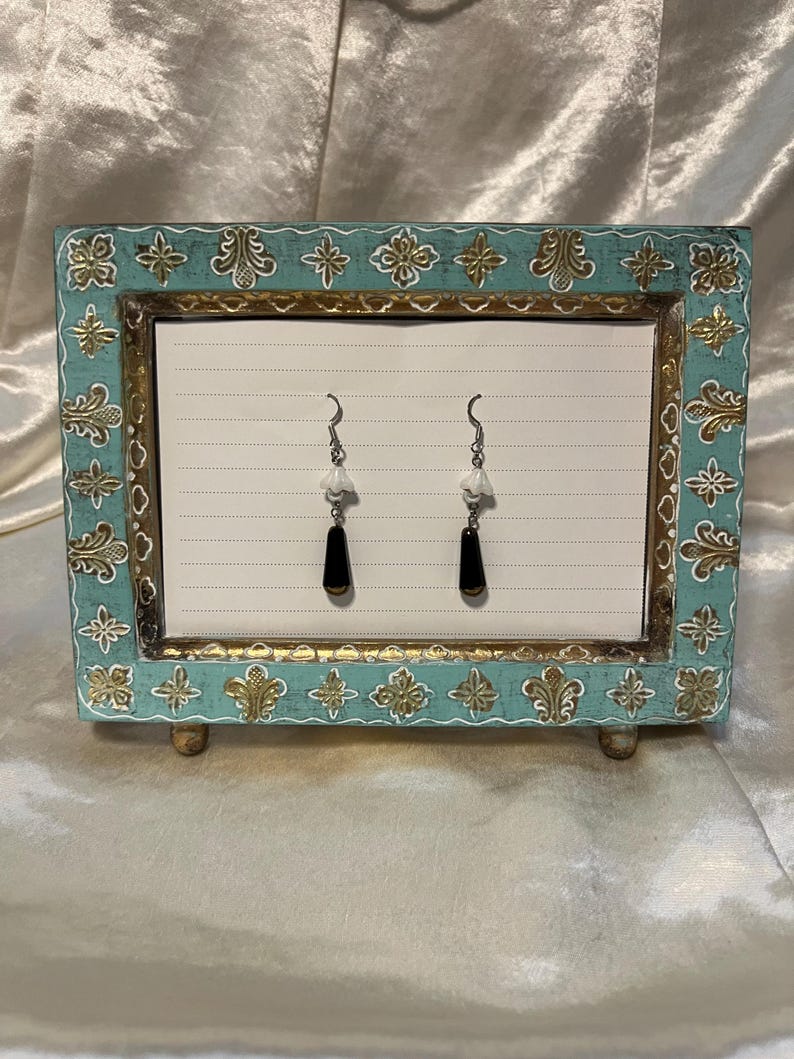 Vintage inspired dark elegant earrings immagine 1