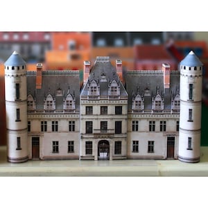 21 modelli di carta, dettagli fotografici realistici che documentano l'essenza delle aree di Parigi, Alsazia, Vienna, Castello della Loira. Gioca e impara!