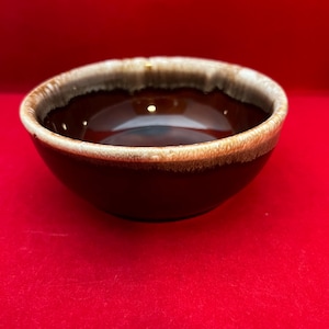 Vintage Hull Pottery Brown Drip Glaze Bowl – Retro Mid-Century Kitchen Collectible