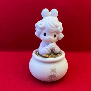 Precious Moments 1994 “You Are the End of My Rainbow” Symbol of Membership Figurine