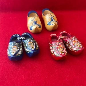 Vintage Miniature Dutch Wooden Clogs: Hand-Painted Windmill & Tulip Souvenirs