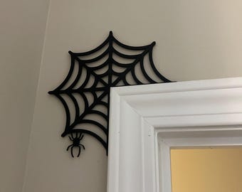 Haunted Web: Spinnennetz Ecke mit Baumelnder Spinne