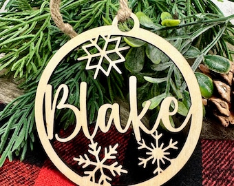 Nombre personalizado Adorno de Navidad / Etiqueta de media personalizada / Etiqueta de regalo de Navidad / Adorno de apellido / Adornos de Navidad de madera