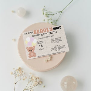 Plantilla de invitación para baby shower Can Bearly Wait con extras adicionales, tema rosa