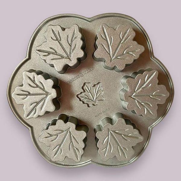 Molde para tartas con forma de hoja de arce de NordicWare, antiadherente oscuro