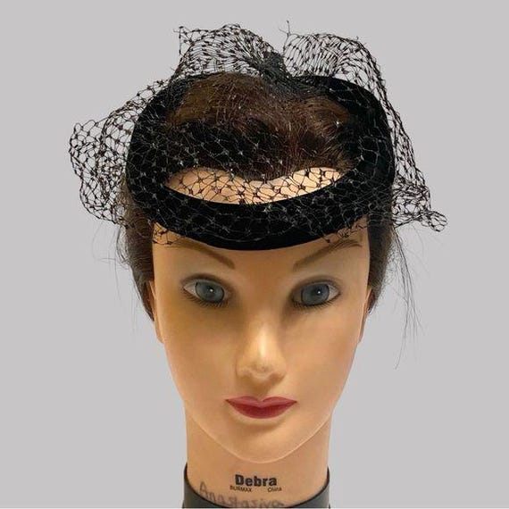 Vintage Black Velvet Frame Cocktail Hat W Mesh Veil 