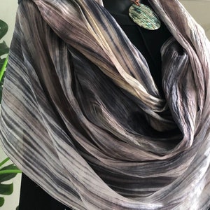 100% Frauen Seidenschal Holzfarbe Geburtstagsgeschenk für Mutter Kunst Schal für Frau Handgefertigtes Tagesgeschenk für Frauen Strand Accessoires Sarong Schal