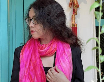 Bufanda de seda de morera tejida a mano con efecto degradado: Pareo de playa ligero con mezcla degradada de rosa y naranja.