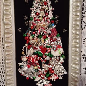 Framed Jewelry Christmas Tree Art: Vintage Holiday Decor