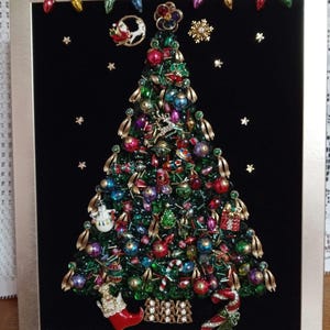 Framed Jewelry Christmas Tree Art: Vintage Holiday Decor (9x11 inches)