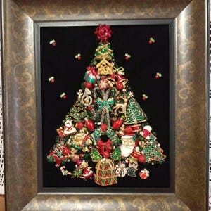 Framed Christmas Tree Jewelry Art: Vintage Holiday Decor (12x14 inches)