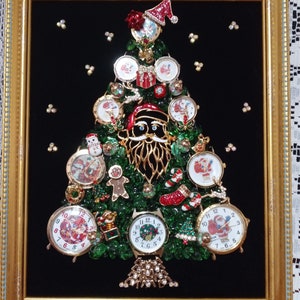 Framed Christmas Tree Jewelry Art: Vintage Holiday Decor (9.5x11.5)
