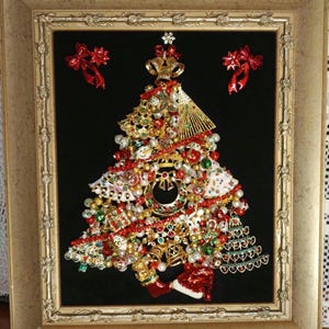 Framed Jewelry Christmas Tree Art: Vintage Holiday Decor