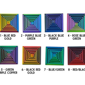 Pode incluir: Oito objetos quadrados multicoloridos com camadas conc&ecirc;ntricas s&atilde;o exibidos. Cada objeto tem uma combina&ccedil;&atilde;o de cores &uacute;nica, com r&oacute;tulos como "Azul Vermelho Ouro" e "Vermelho/Preto". Os objetos est&atilde;o dispostos em duas fileiras de quatro.