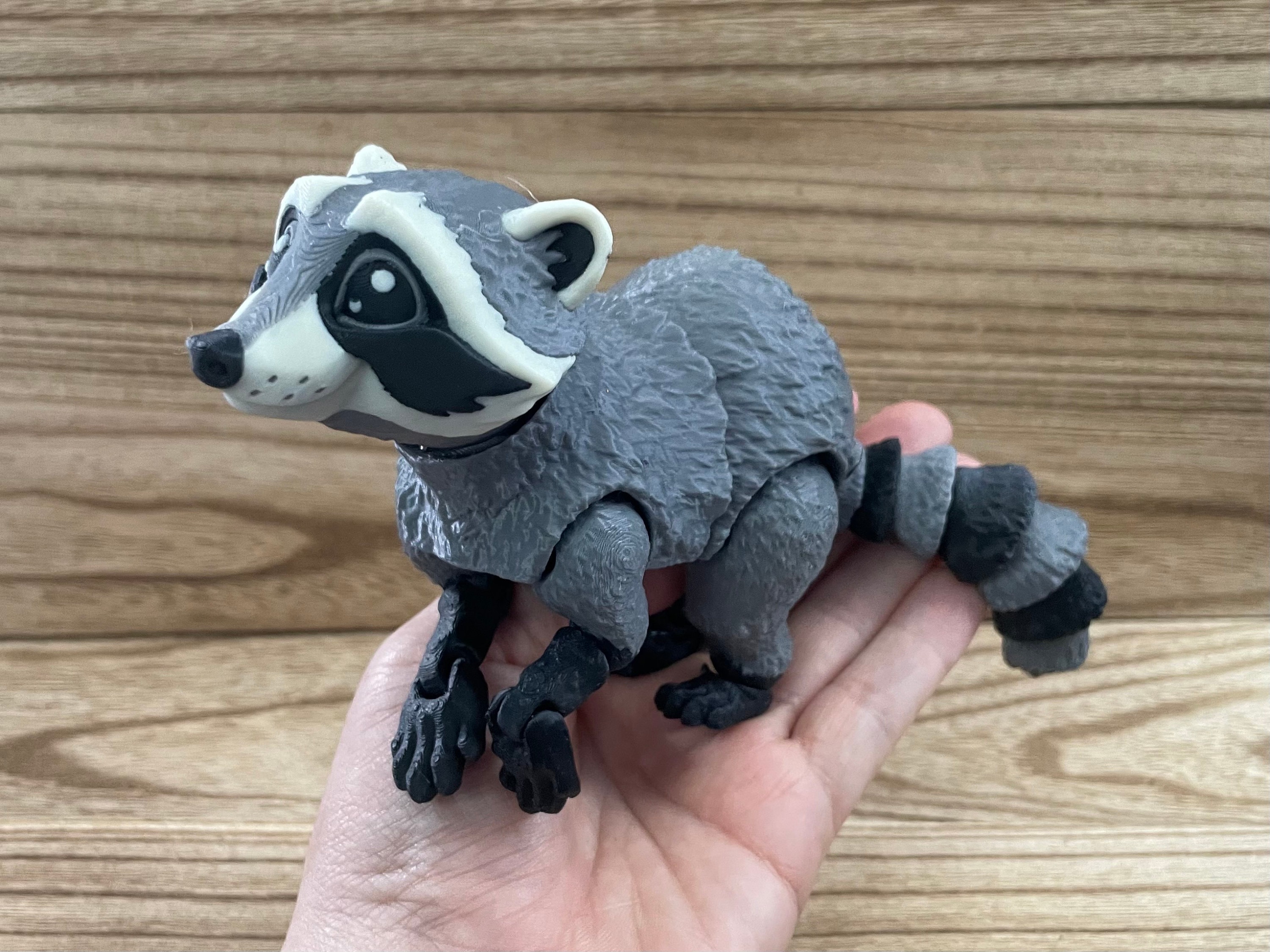Waschbär 3D Gedruckt Trash Panda Flexi Gelenktier | Niedliches lustiges wildes Tier-Fidget Spielzeug | Wald Bücherregal Schreibtisch Dekor | Geschenk für Kind
