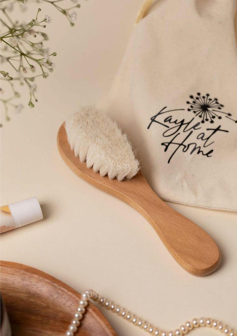 Kayle at Home facial dry brush with wooden handle, ideal for boosting radiance and removing dead skin cells
