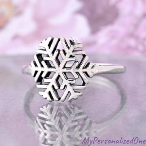 Snowflake Ring, Dainty Winter Theme Jewelry, Solid 925 Sterling Silver Custom Engrave Ring, Unique Women&#39;s Everyday Christmas Gift