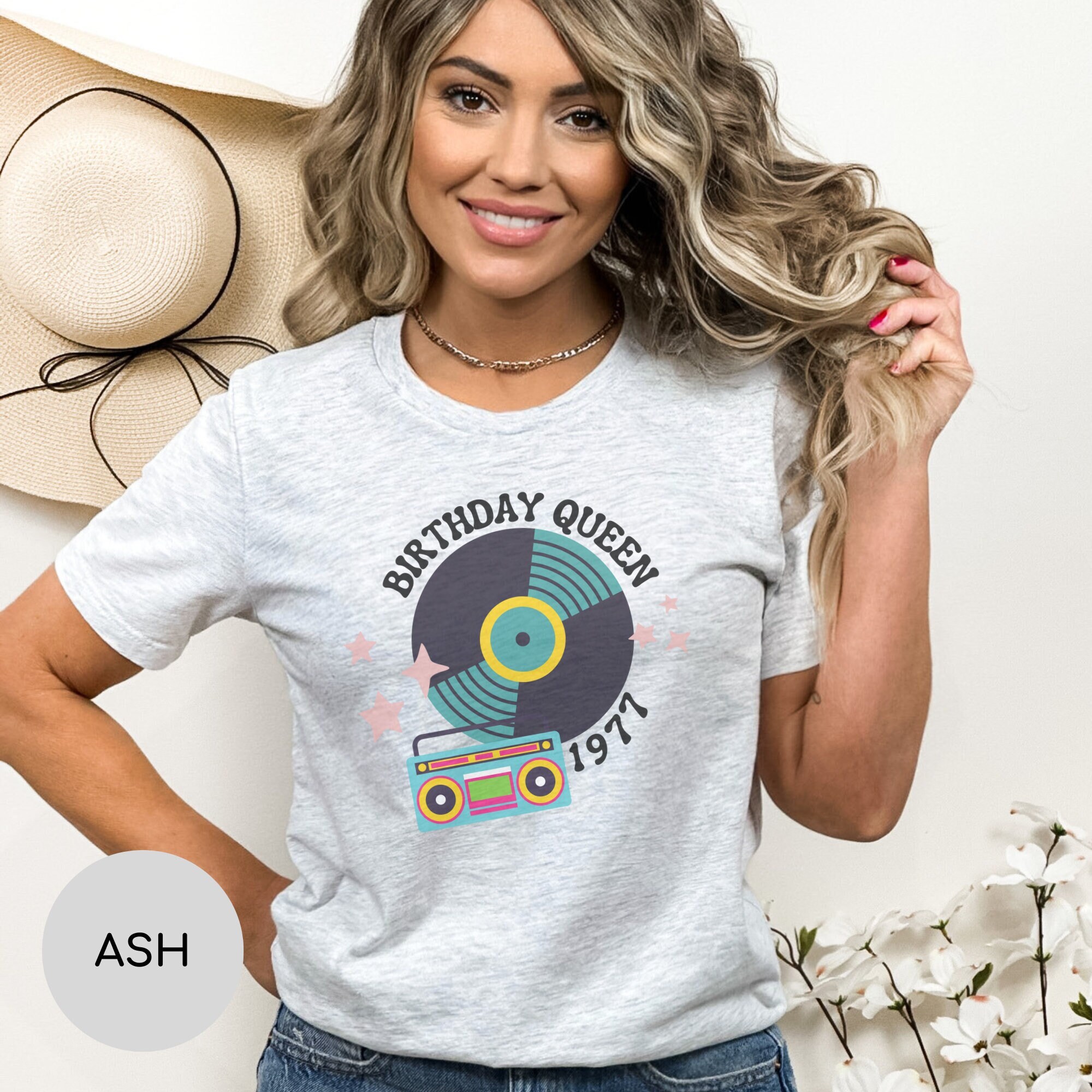 Vintage 1977 Birthday Queen Shirt Retro Style Tee for Vintage 1977 Birthday Queen Shirt Retro Style Tee for