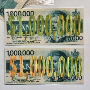 Może przedstawiać: Dwa kanadyjskie banknoty o nominale 1 000 000 $ z nadrukowanym tekstem "NIE DO NEGOCJACJI" i "NIE JEST ŚRODKIEM PŁATNICZYM". Banknoty są zielone i przedstawiają portret osoby.