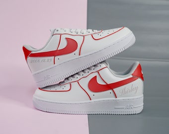 Rote Custom Sneakers, Air Force 1, Handbemalte Schuhe, Minimalistische Sneakers, Einzigartiges Geschenk für Familie Freunde