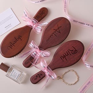 Peines de propuesta de dama de honor grabados a mano, regalos personalizados para la fiesta nupcial, recuerdos únicos para mujeres, peines de recuerdo tallados a mano