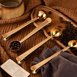 Personlig kaffeskopa och klämma, Graverad kaffemätsked, Gåva till kaffeälskare, Påskklämma, Personlig present till kaffeentusiaster bild 7