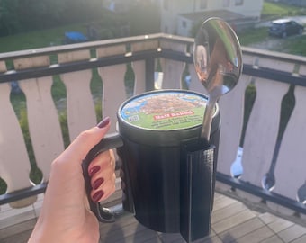 Ice cream cup holder with integrated spoon compartment, suitable for Ben & Jerry's and many more. Perfect for summer.