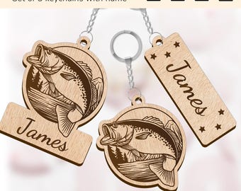 Könnte beinhalten: Set aus drei Holzschlüsselanhängern mit einem Bassfisch-Design. Jeder Schlüsselanhänger trägt den Namen "James" eingraviert. Die Schlüsselanhänger sind perfekt für Angler oder alle, die gerne angeln.