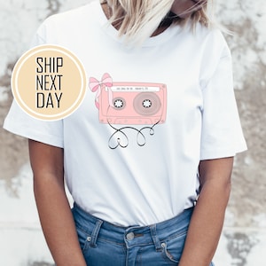 Camiseta gráfica de cinta de casete de coqueta personalizada Camisa de portada de álbum retro personalizada Regalo estético Y2K para su inspiración de Lana Del Rey