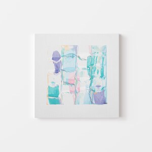 Puede incluir: Pintura abstracta con fondo blanco y formas geométricas coloridas en tonos de azul, verde, morado y rosa.