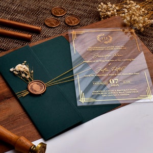 Convite de casamento em acrílico - convites dobrados em verde esmeralda e dourado, cartão de casamento elegante, convite de acrílico exclusivo