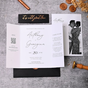 Gefaltete Black & White Hochzeitseinladung mit Foto und Timeline, All-in-One Set mit QR Code Rsvp und Details