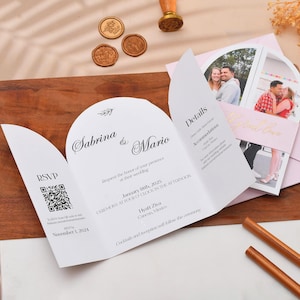 Invito a nozze a tre ante / Invito a nozze piegato con foto, Invito a nozze completo con RSVP e dettagli, Inviti a forma di arco