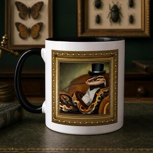 Elegant inramad mugg med orm | Elegant kaffekopp med ormporträtt | Mugg med vintage djurkonst