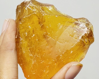 Ambra africana naturale grezza: pietra di cristallo grezza (61x57x32 mm)