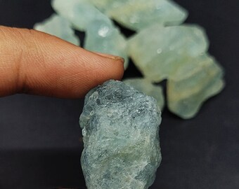 Aguamarinas naturales en bruto: lote de 8 piezas, 329 quilates