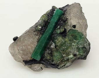 276 Ct Naturale Zambia Smeraldo Matrix Grezzo 47x36x26 mm Campione di Smeraldo Roccia di Cristallo con Quarzo Losse Gemme