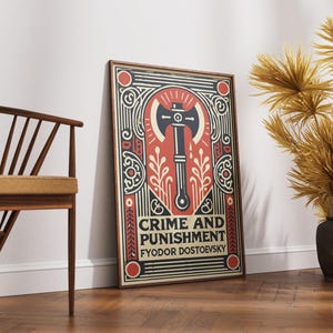 Op de afbeelding: Een ingelijste poster met een rood, zwart en wit ontwerp. De poster toont een bijl met een bloeddruppel en de tekst "Misdaad en straf" van Fjodor Dostojevski.