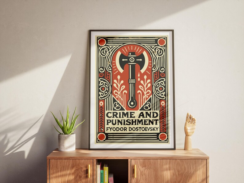 Op de afbeelding: Een ingelijste poster met een rood, zwart en wit ontwerp. De poster toont een illustratie van een bijl met een gestileerd ontwerp. De tekst op de poster luidt "Misdaad en straf" en "Fjodor Dostojevski".