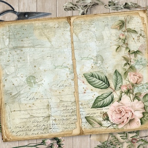 Op de afbeelding: Een vintage, verweerd, cr&egrave;mekleurig dagboek met een bloemenontwerp op de rechterpagina. Het bloemenontwerp bevat roze rozen en groene bladeren. De linkerpagina heeft een vervaagde, blauwgroene achtergrond met handgeschreven tekst.