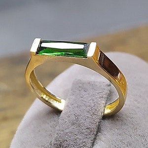 14k solid gold emerald ring, Emerald birthstone ring, Emerald baguette ring, Minimalist emerald ring, Emerald stacking ring, Birthday Gift